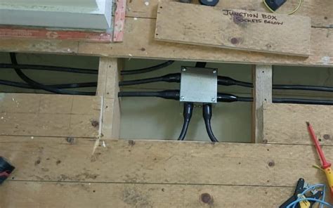 connecting armoured cable junction box